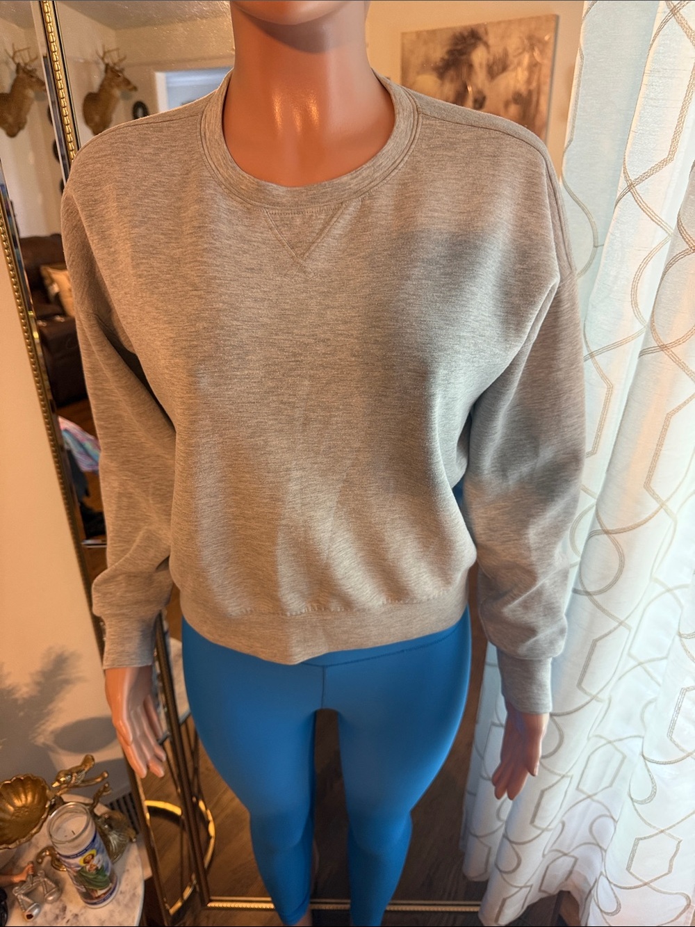 Women's Crewneck Sweatshirt - Light Gray